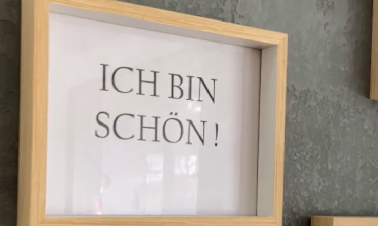 Ich bin schön Text in einem Bilderrahmen